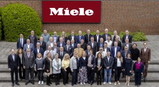 Gütersloher Unternehmen Miele ehrt mehr als 200 Mitarbeiter aus 13 Ländern