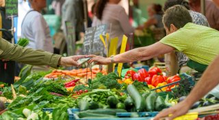 Kartoffeln, Fleisch, Gemüse: Was jetzt deutlich günstiger ist - und was viel teurer als 2024