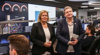 Faeser zu Plattform-Betreibern: Strafbares schneller löschen