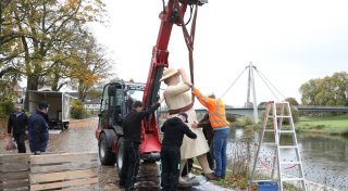 Alltagsmenschen in Höxter werden für den Winter abgebaut und eingepackt