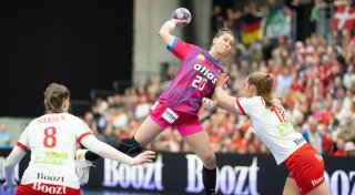 Handball-Frauen bejubeln Sieg in Dänemark