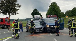 Vollsperrung der B64 zwischen Brakel und Höxter nach Unfall wieder aufgehoben