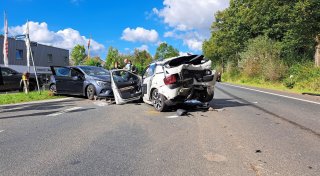 Schwerer Unfall mit mehreren Fahrzeugen auf der Hansastraße in Bünde
