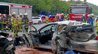 Ein Verletzter bei Auffahrunfall auf Autobahnzubringer (L776) bei Salzkotten