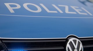 Frau vergisst Ehemann auf Autobahn-Parkplatz