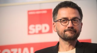 „Scheitern kann nur die Demokratie“: Ehemaliger NRW-Justizminister debattiert über AfD-Verbot