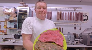 Fleischer aus Höxter gibt Grill-Tipps: Wie erkennt man gutes Fleisch?
