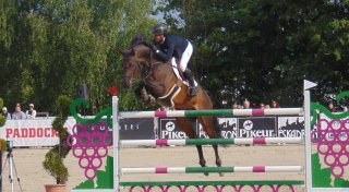 Katrin Eckermann sichert sich bei den MayDays Platz eins im S**-Springen