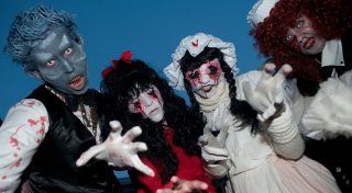 Besser nicht stark kostümiert ans Steuer setzen