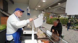 Beliebter Stand zurück: Auf den Wochenmärkten im Lübbecker Land gibt es wieder Fisch