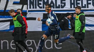 Selke vom Punkt: HSV wendet Pleite in Regensburg ab