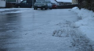 Vereiste Straßen: Mehrere Glätteunfälle im Kreis Lippe am Mittwochmorgen