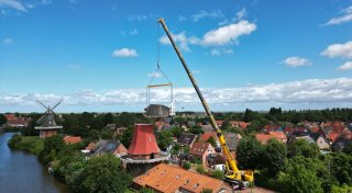 Rote Windmühle in Greetsiel hat Kappe wieder