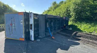 Umgekippter Lkw auf der A44 bei Lichtenau: Weitere Arbeiten führen zu Stau