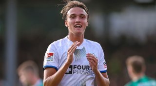 Luis Engelns vom SC Paderborn feiert einen Kantersieg mit der deutschen U19