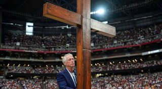 Kämpferische Trauerfeier für rechten US-Aktivisten Kirk