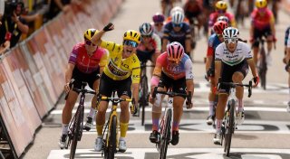 Niederländerin Vos gewinnt Auftakt der Tour de France