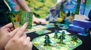 Brettspiele, Würfel und Karten beliebt: XL-Messe gestartet