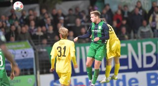 Verletzungsschock um Kapitän Björn Rother - FC Gütersloh bejubelt 1:0-Derby-Sieg