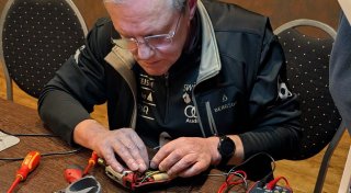 Reparatur-Werkstatt: In diesem Höxteraner Ortsteil werden alte Radios repariert