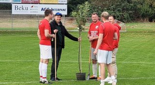 Baumpflanz-Challenge: Social-Media-Trend schlägt auch im Kreis Höxter Wurzeln