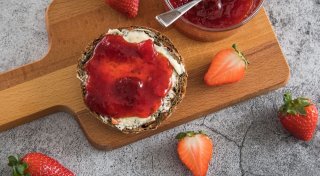 Test: Diese Erdbeer-Fruchtaufstriche schneiden am besten ab