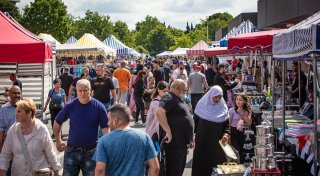 Bunt und multikulti: Dieser Bielefelder Flohmarkt ist einer der größten in OWL