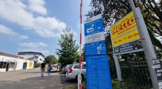 Erst einkaufen, dann Knöllchen: Kamera scannt Kennzeichen auf Lemgoer Discounter-Parkplatz