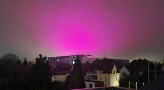 Bielefelder Schüco-Arena leuchtet abends pink: Das sind die Gründe