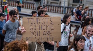 Katalonien erhöht Tourismusabgaben: bis zu 15 Euro pro Nacht