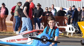 Europameister heben ab: Modellflugshow in Oerlinghausen begeistert Zuschauer