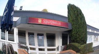 Nachfragt bei der Stadt: Was wird aus der ewig leer stehenden Spenger Stadthalle?