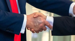 Trump erneut mit Bluterguss an der Hand fotografiert