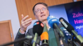 Lauterbach schwärmt von E-Akte - und betont deren Sicherheit
