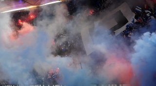 HSV-Fans stürmen Rasen nach perfektem Aufstieg