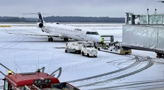 Mehr Ökostrom für Flugzeuge am Paderborner Airport