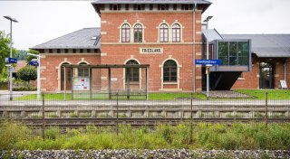 Mädchen vor Zug gestoßen? Mann kommt in Psychiatrie