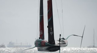 Titelverteidiger Neuseeland startet stark in America`s Cup
