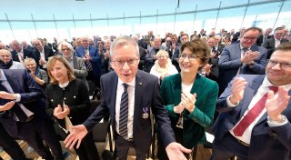 Mit vielen Fotos: Landrat Sven-Georg Adenauer bleibt ein Patriot des Kreises Gütersloh