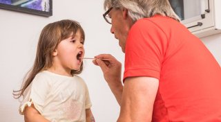 Mandelentzündung: Kleinkinder haben oft andere Symptome