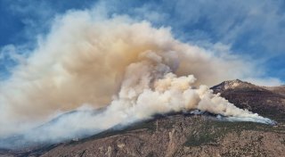 Großer Waldbrand in Südtirol: Löscharbeiten dauern an