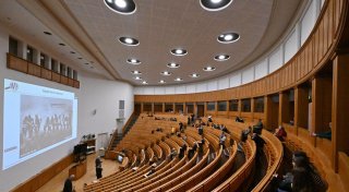 Hochschulen stellen mehr Personal ein