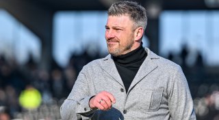 Darum steht Paderborns Trainer Lukas Kwasniok nun in Zivil am Spielfeldrand