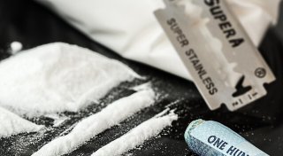 Einem Grundschüler sollen in Minden Drogen angeboten worden sein - die Polizei ermittelt