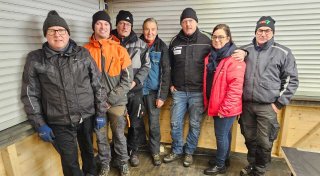 Glitzer, Glühwein und gute Laune beim Aufbau von „Ein Weihnachtsbaum für Bünde“