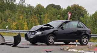 Update: Schon wieder ein heftiger Crash beim Abbiegen auf der B239 bei Höxter