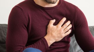 Angina Pectoris: Vier Fakten rund um den Brustschmerz