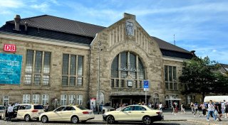 Hund läuft über Gleise - Bielefelder Bahnhof kurzfristig gesperrt
