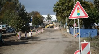 „Eine Katastrophe“: Anlieger von Löhner Großbaustelle fürchten um ihre Autos