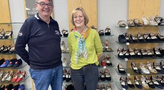 Schuhgeschäft im Kreis Gütersloh schließt - dieser Promi war dort Stammkunde